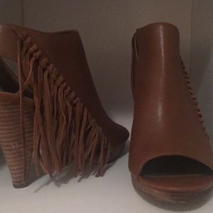 Beautiful Reba heels with Fringe detail